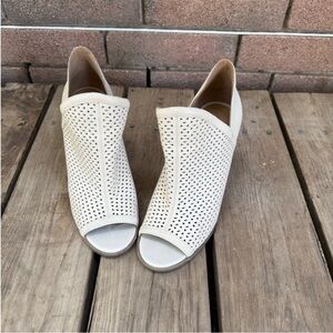 Lucky Brand Cream Peep-Toe Mules